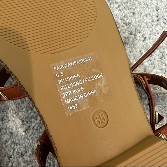 NWOB Steve Madden Madden Girl Studded Ankle Strap Gladiator Sandals - Picture 8 of 8